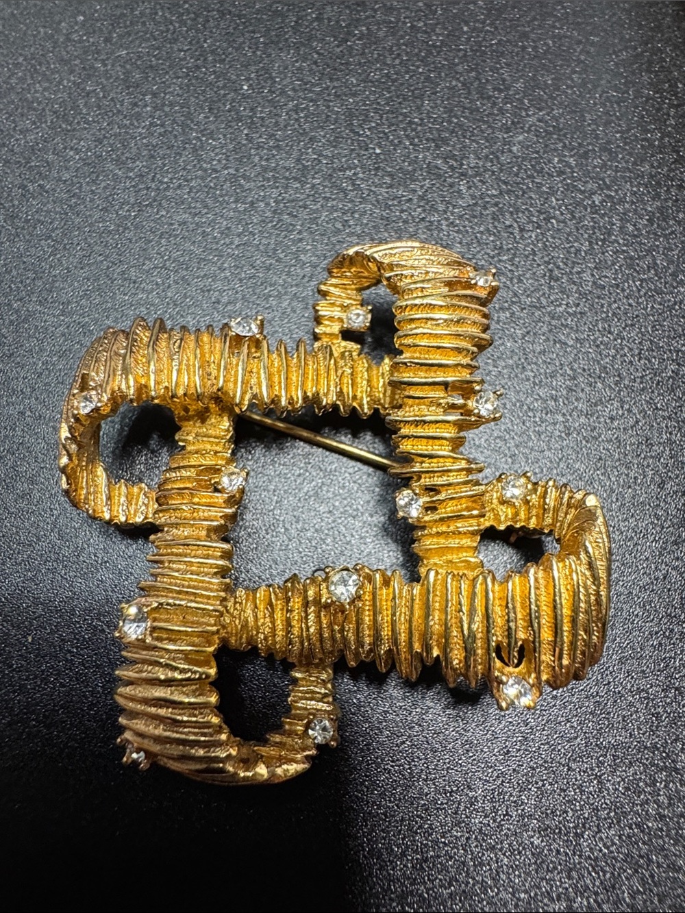 VTG Textured Gold-Tone Ribbon Brooch with Clear Rhinestones